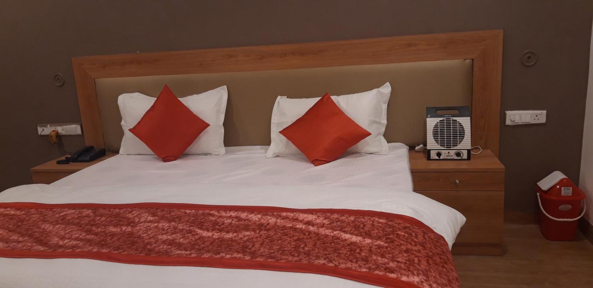 Greenwood Hotel Кхаджурахо Экстерьер фото