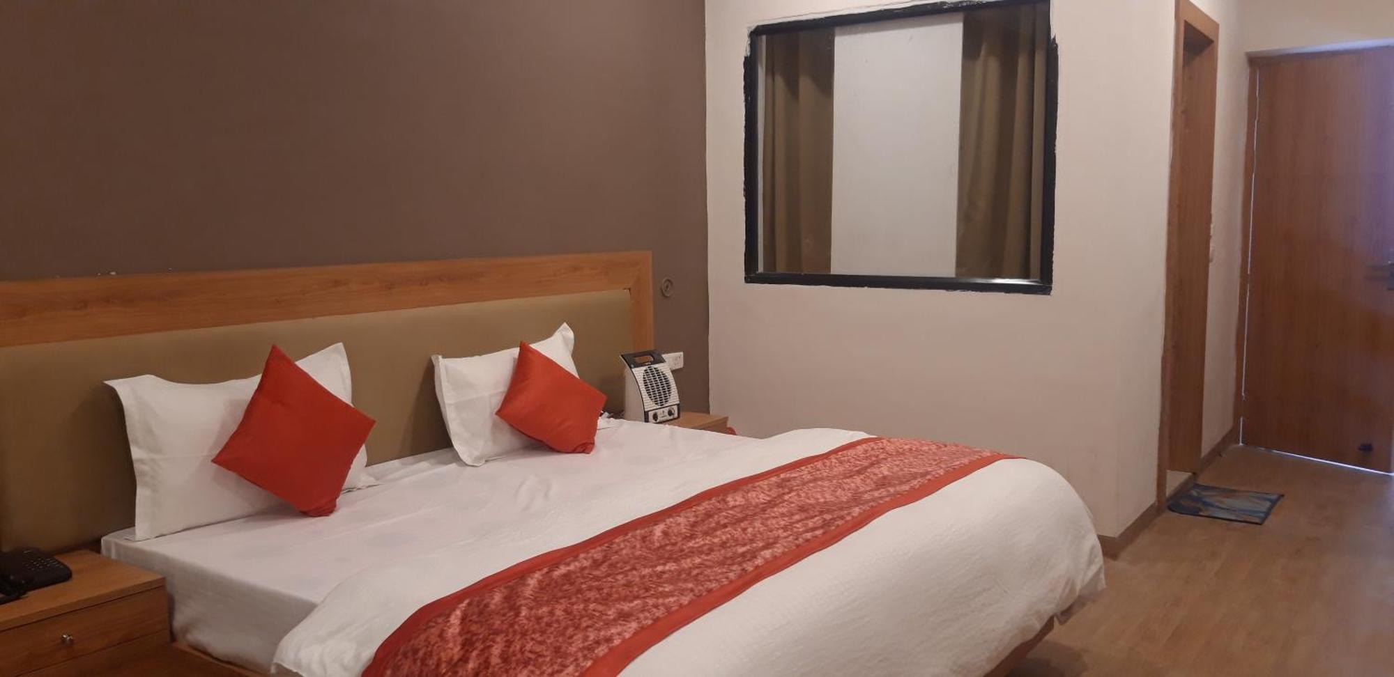 Greenwood Hotel Кхаджурахо Экстерьер фото