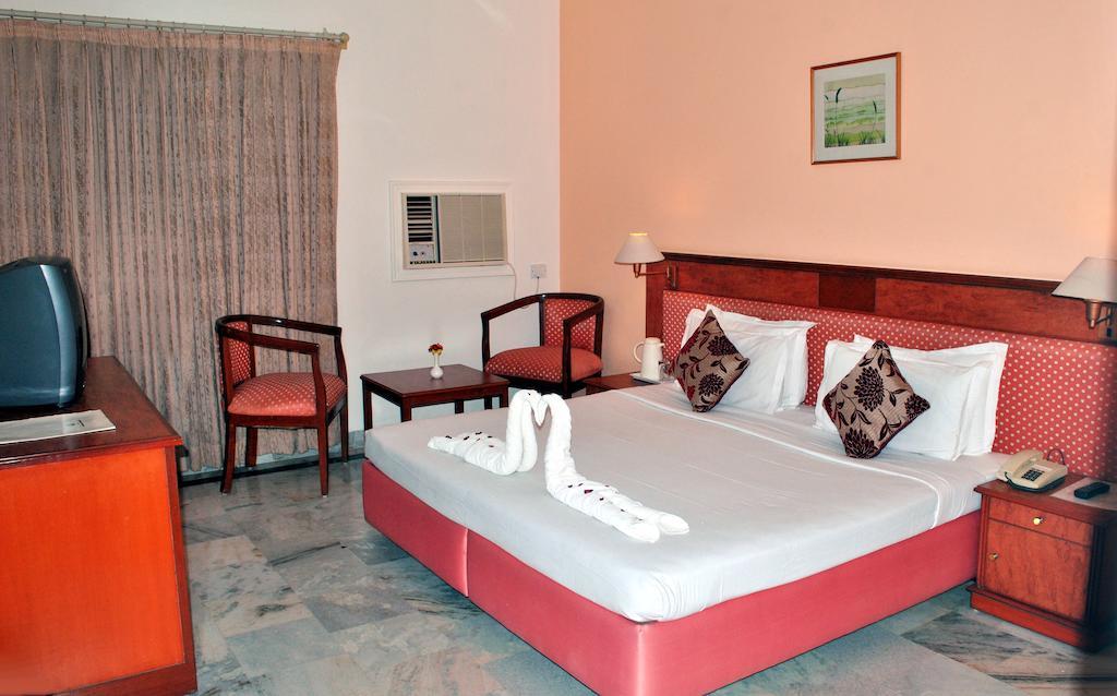 Greenwood Hotel Кхаджурахо Номер фото