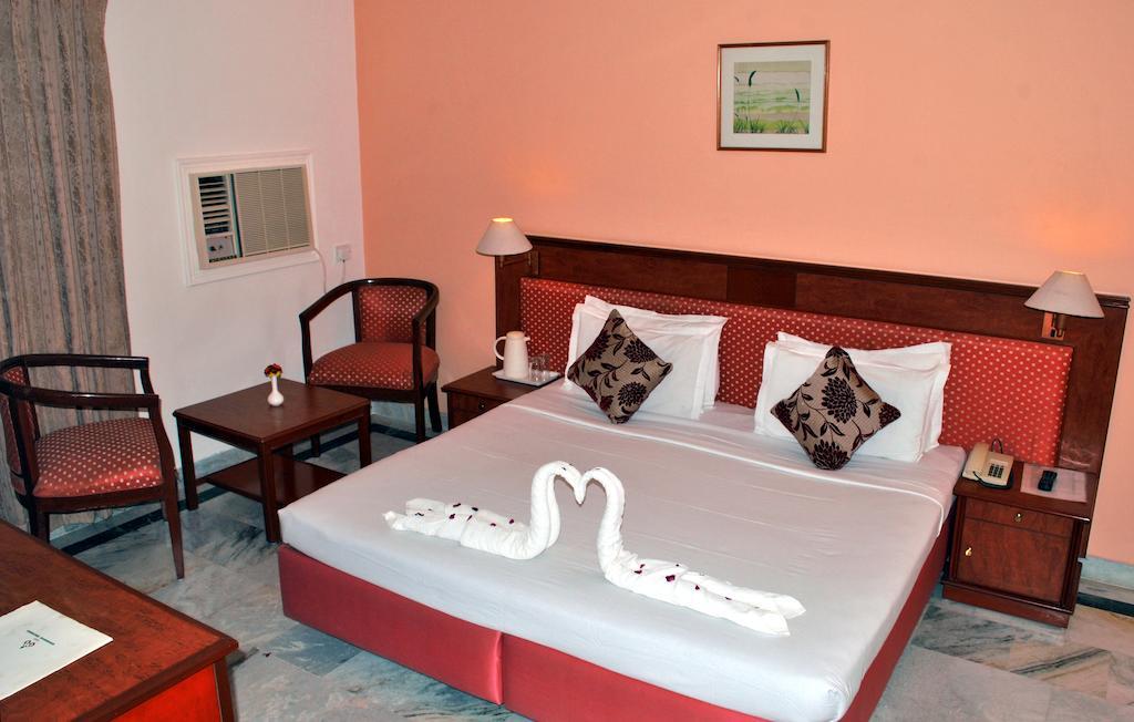 Greenwood Hotel Кхаджурахо Номер фото